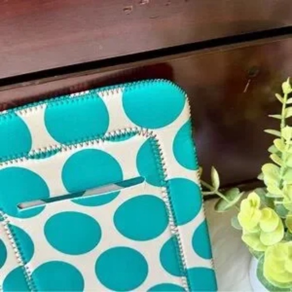 Thirty-One Tote-A-Tablet Teal Polka Dot Tablet Sleeve - Picture 4 of 11
